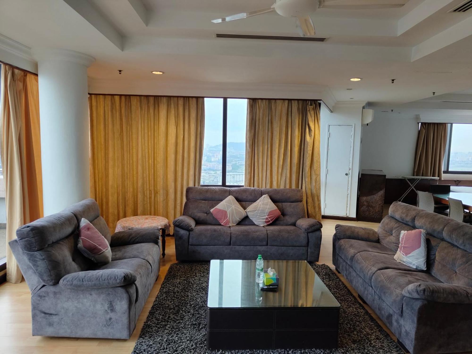 Penthouse Duplex With Klcc Views At Berjaya Times Square