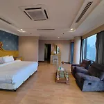 Penthouse Duplex With Klcc Views At Berjaya Times Square