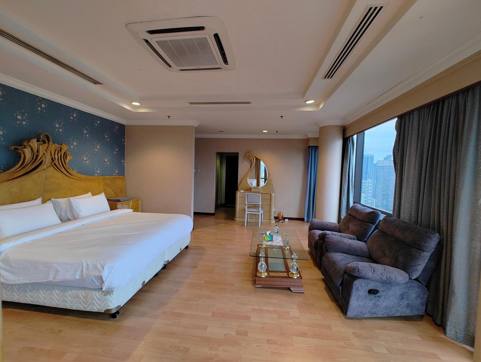 Pangsapuri Penthouse Duplex With Klcc Views At Berjaya Times Square